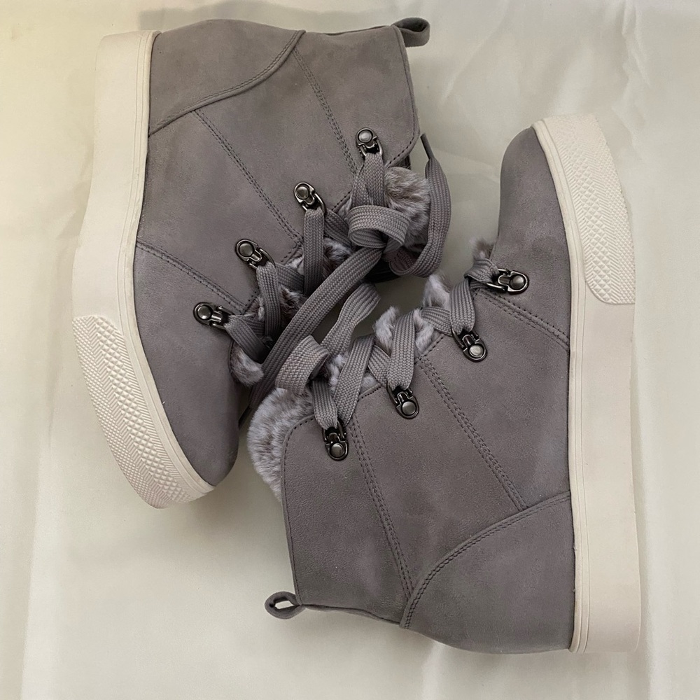 Wedge Sneakers / Faux Fur / Size 10 / New